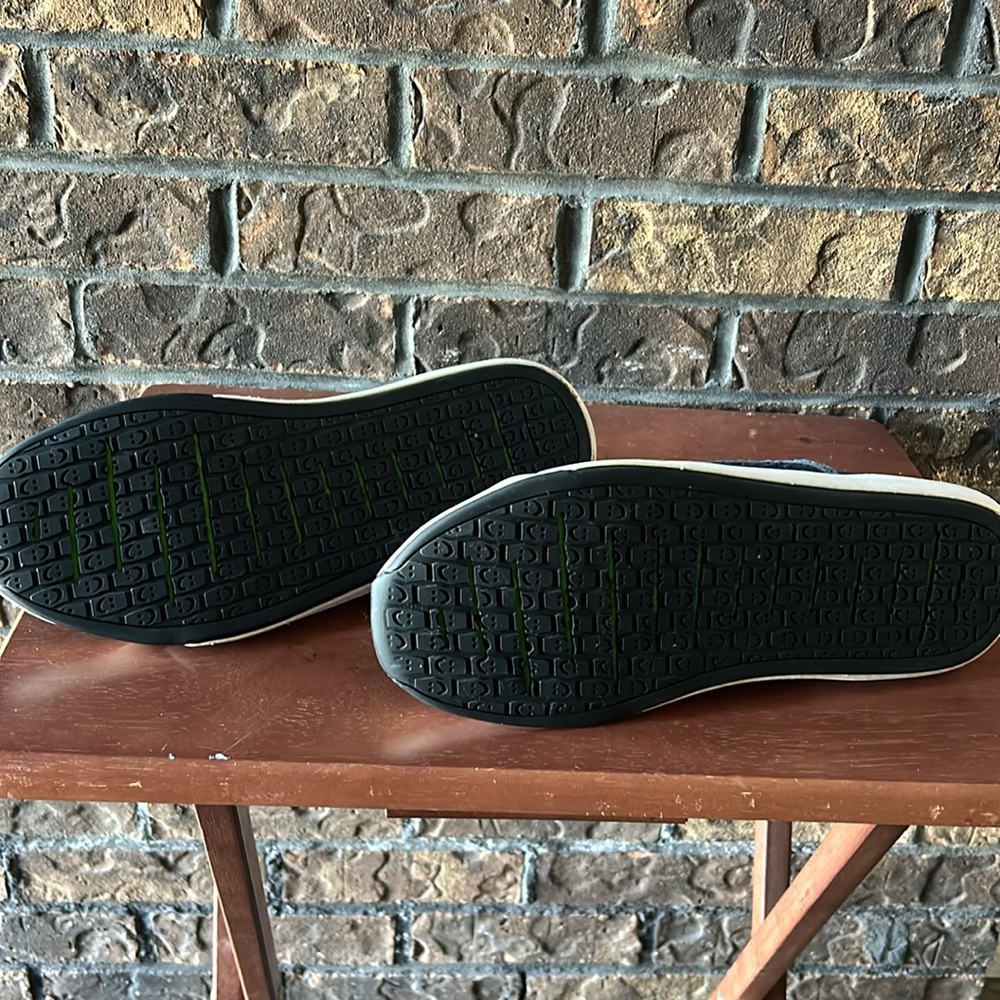 Sanuk wore once or twice like new - Picture 3 of 4
